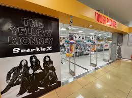 タワーレコードあべのHoop店 on X: \\【#THEYELLOWMONKEY】 また！只今！ あべのHoop店エレベーター側入口にて THE  YELLOW MONKEY 『Sparkle X』 発売記念特大ディスプレイ掲出中✨🎸 ご来店の際は是非チェックしてみてくださいね✨🙌 # イエローモンキー #イエモン ※設置 ...